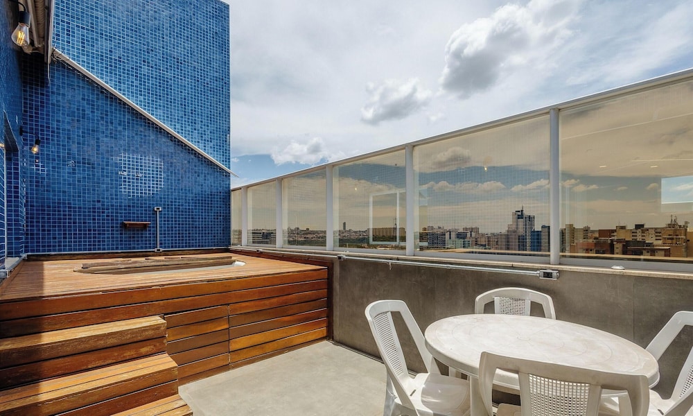 Apartment w/ Barbecue Grill and Jacuzzi Ccg1403