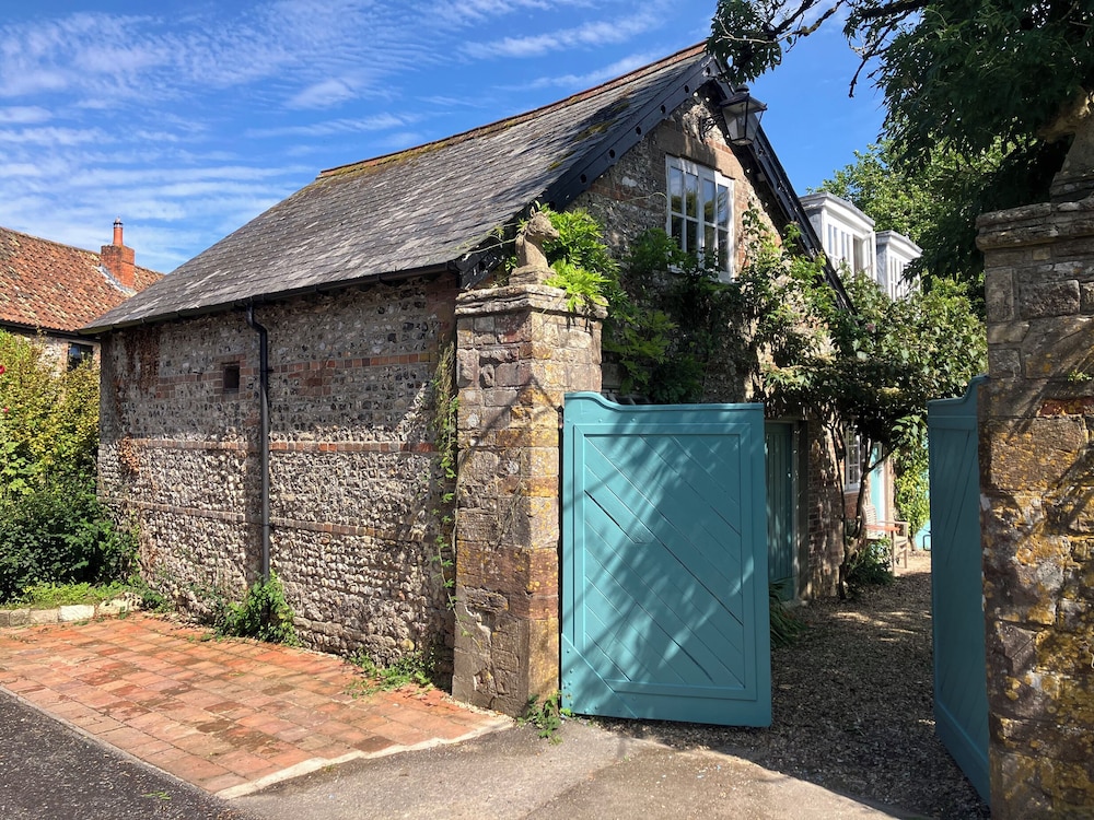 The Coach House - Trinity Lodge