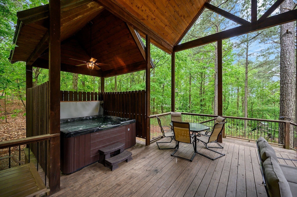Cabin Vibe - Bunkroom - 3 King - Firepit - Shuffleboard