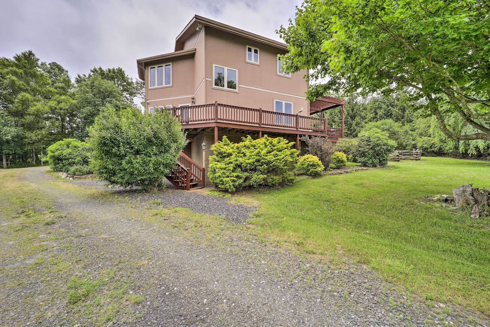 Spruce Pine Retreat w/ Gas Grill + Mtn Views! view 2