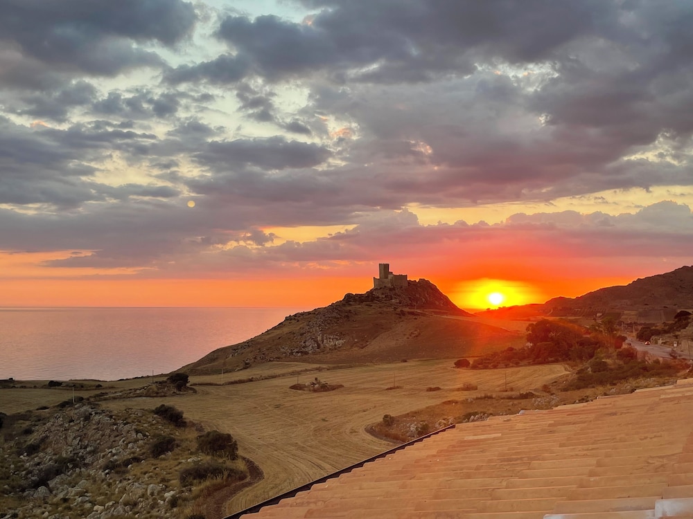 LA COLLINA SUL MARE