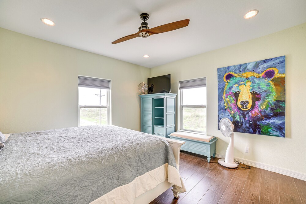 Canal-front Coastal Getaway in Gilchrist w/ Deck