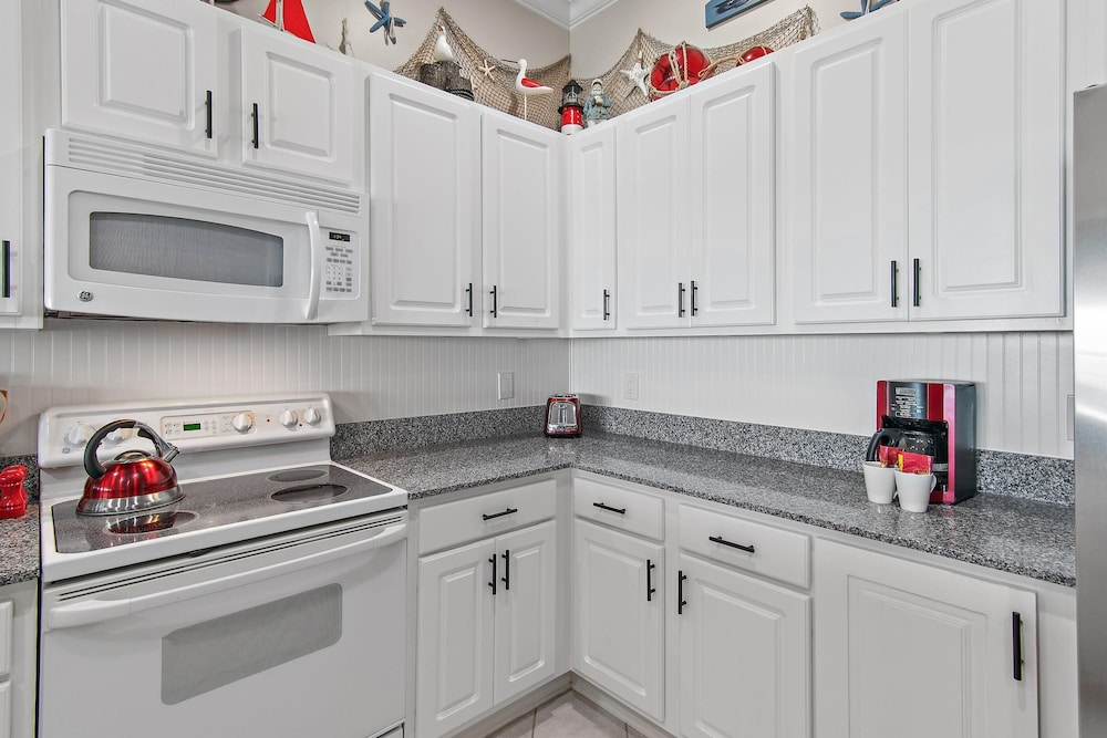 Pavilion Palms 204c