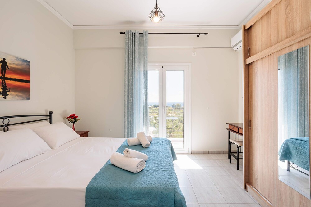 Seaview and Sunsets - Beachside Retreats