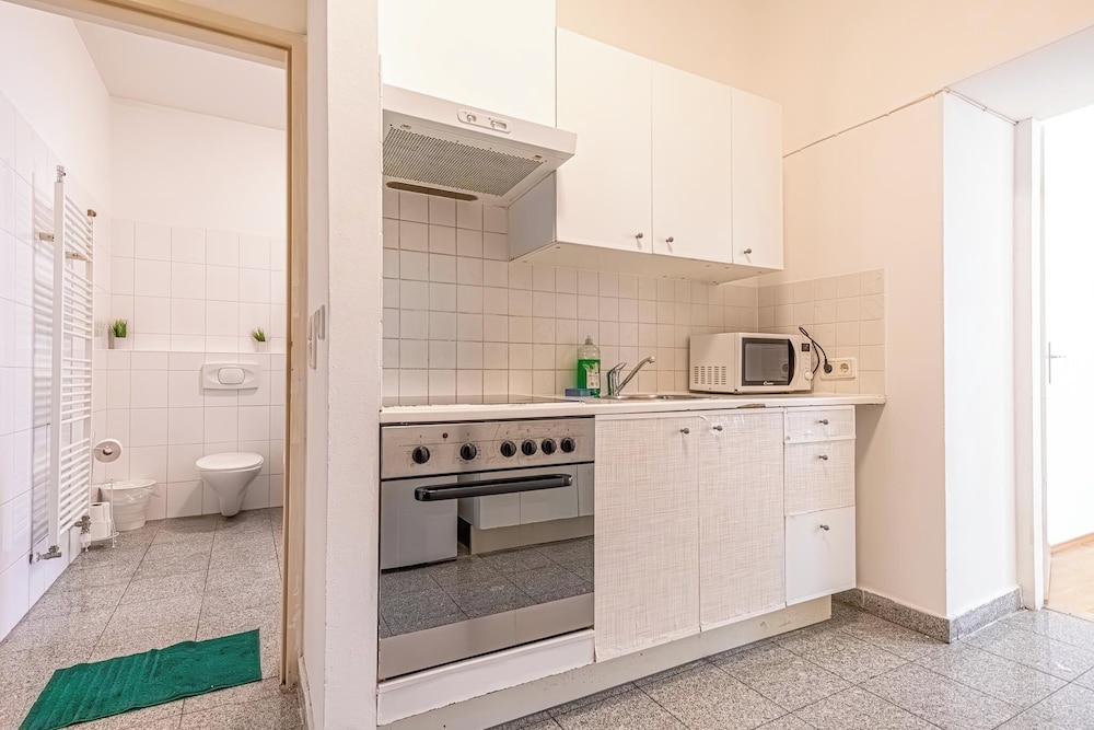 Affordable Cozy 2BR Apt Near Stadthalle