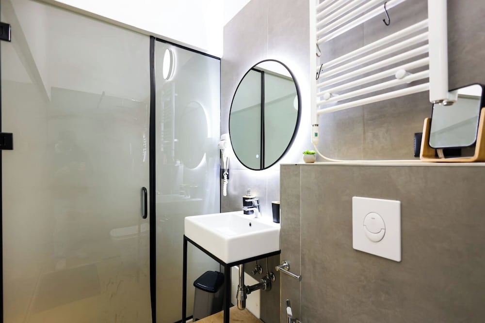 Grandstay Central 101