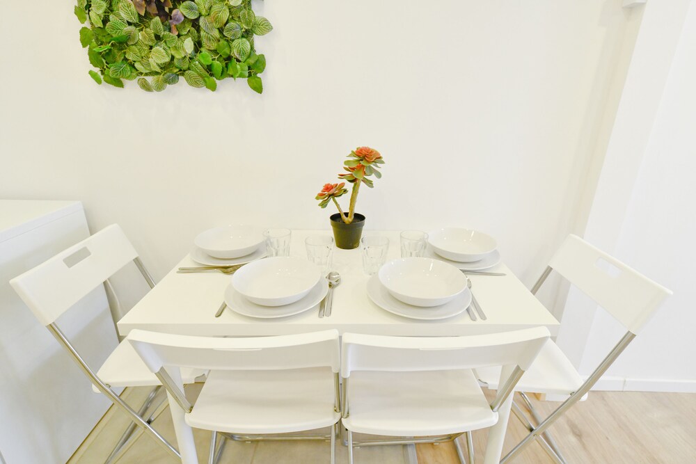 Cosy flat in Dob street, Juliet view 5