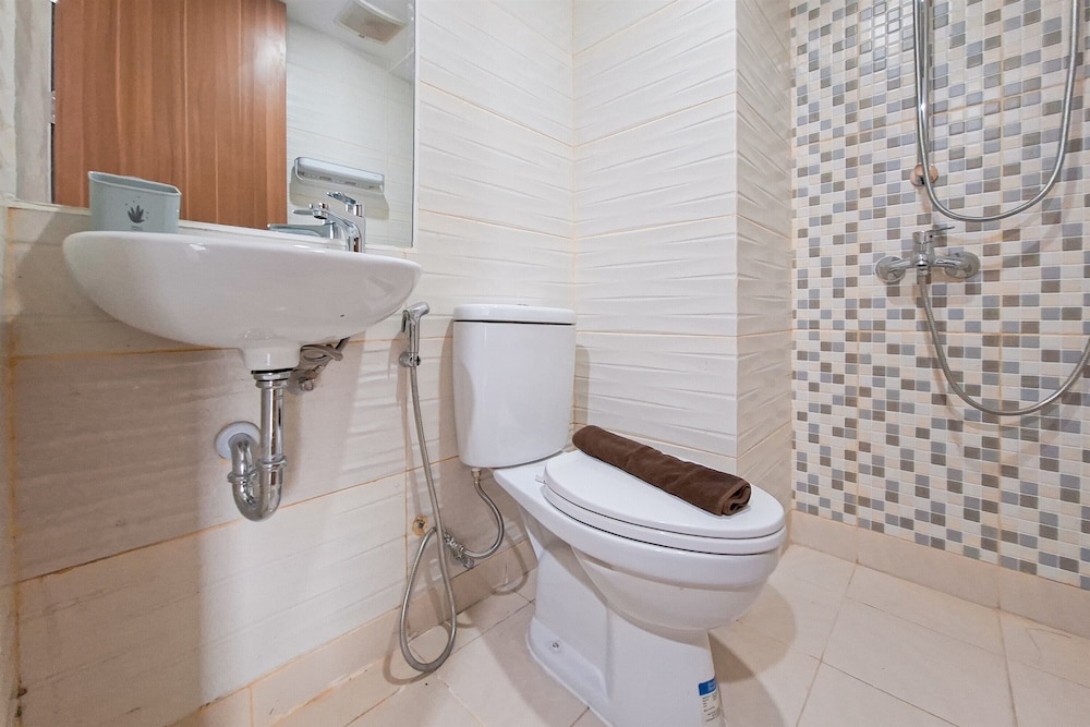 Studio Near Krl Station At Cisauk Point Apartment