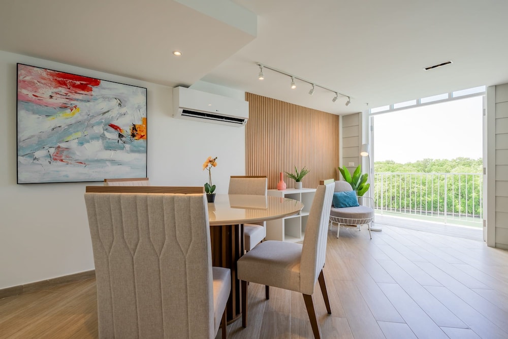 w Phenomenal 2BR w Fantastic View in Panama