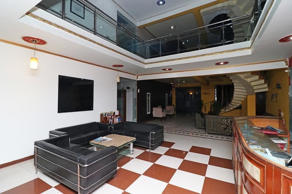 Lobby & Reception
