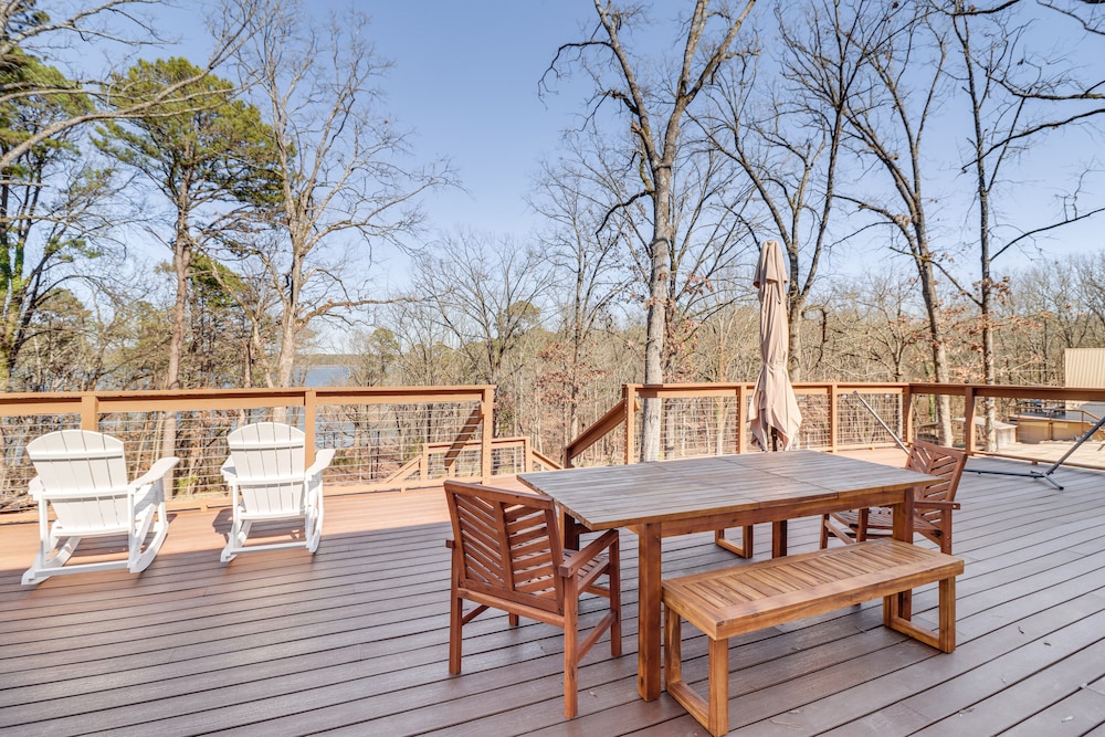'the Hamilton Heber Springs' Home w/ Hot Tub!