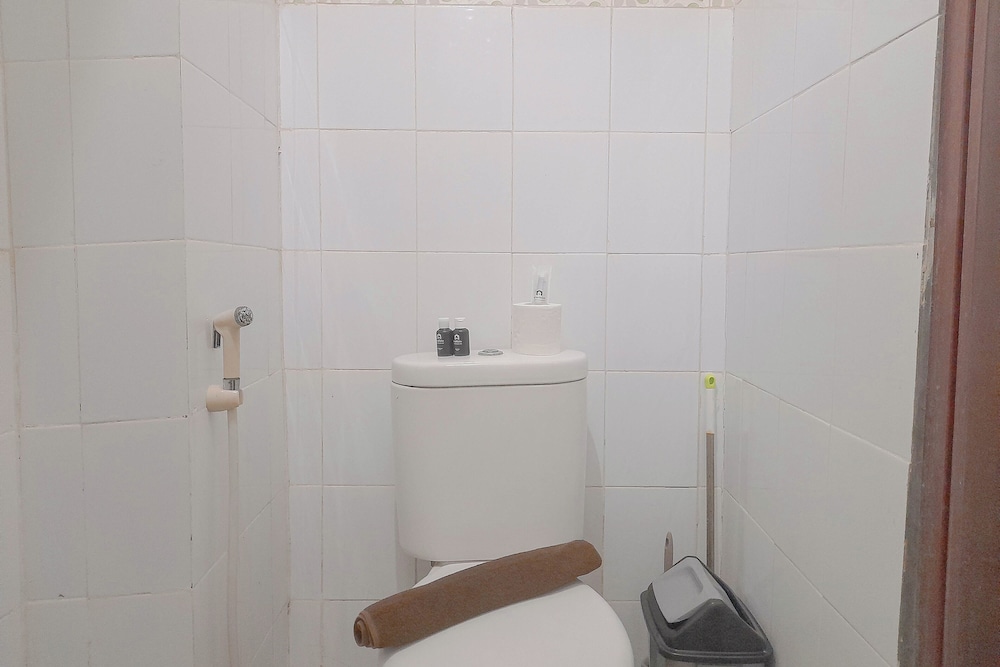Basic Wood 2Br Apartment At Gateway Ahmad Yani Cicadas