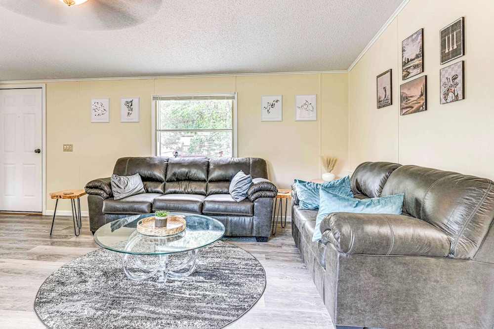 < 5 Mi to 5 Golf Courses: Home in Lake Arrowhead