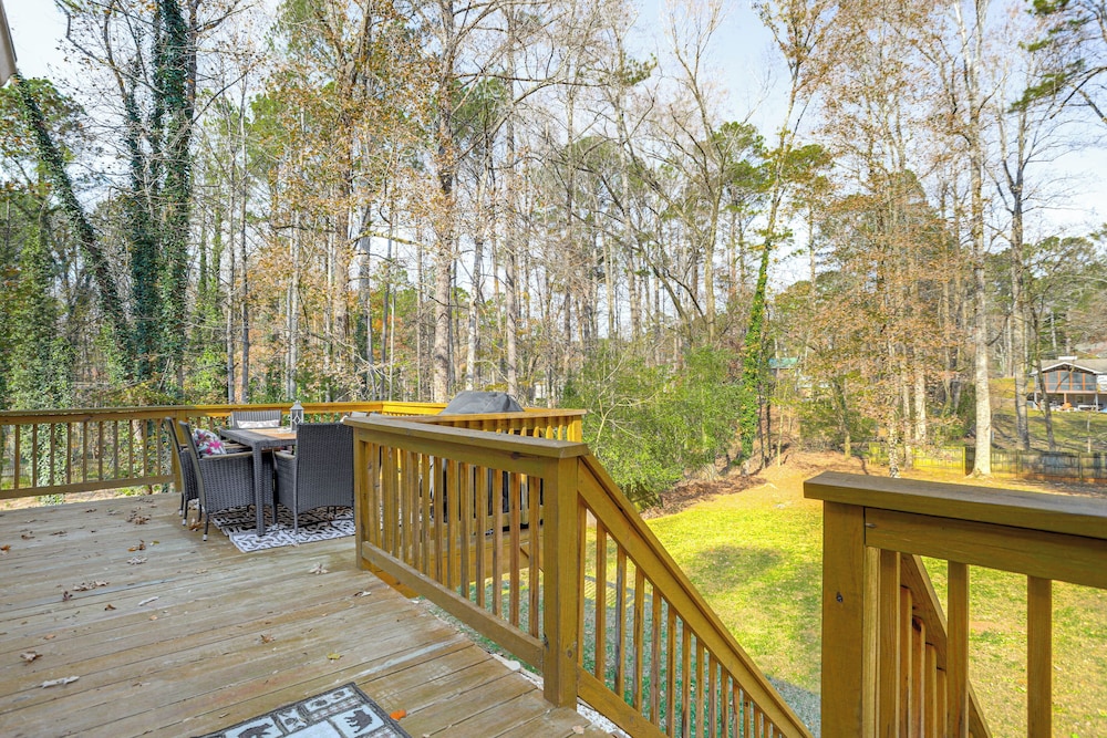 Home w/ Grill & Games - 17 Mi to Lakepointe Sports