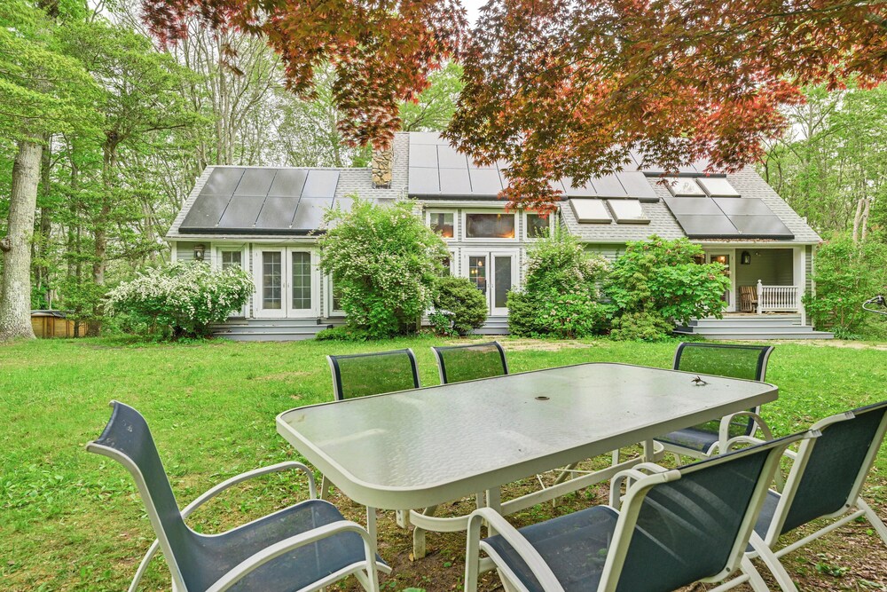 20-acre Hamptons Nature Escape w/ Hot Tub & Pool
