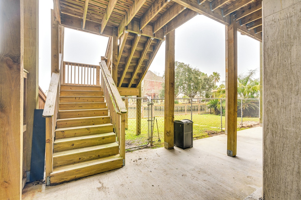 7 Mi to Kemah Boardwalk: Waterfront Houston Condo