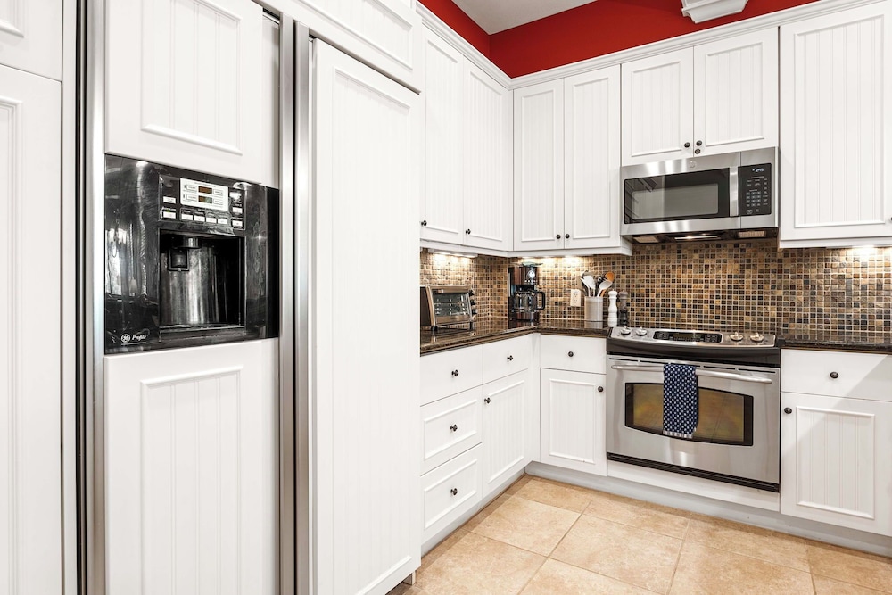 Updated Unit - Perfect Location - Vrkcv