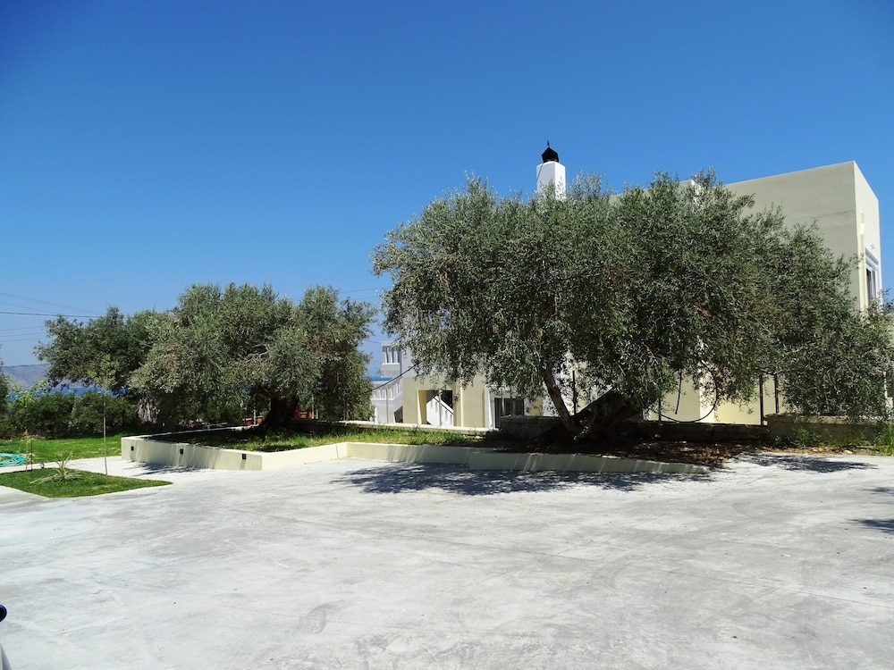 Lyrids Apartments