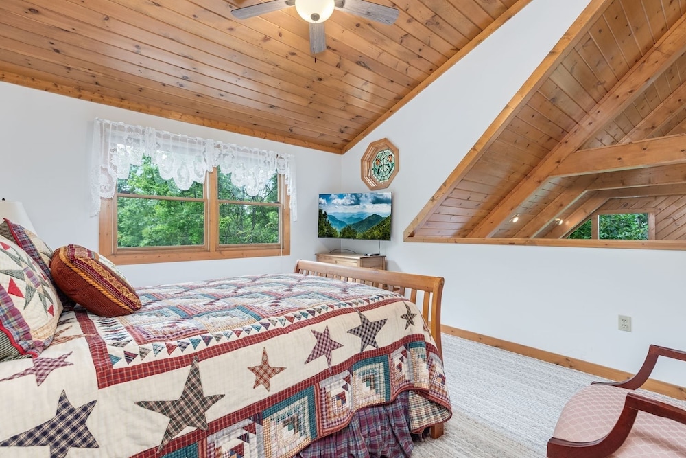 Restoration Retreat At Greenbrier 3 Bedroom Cabin by RedAwning view 5
