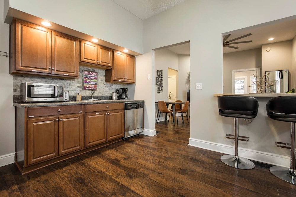 Gorgeous 3BR 2BA on Frankfort by Cozysuites - Image 2
