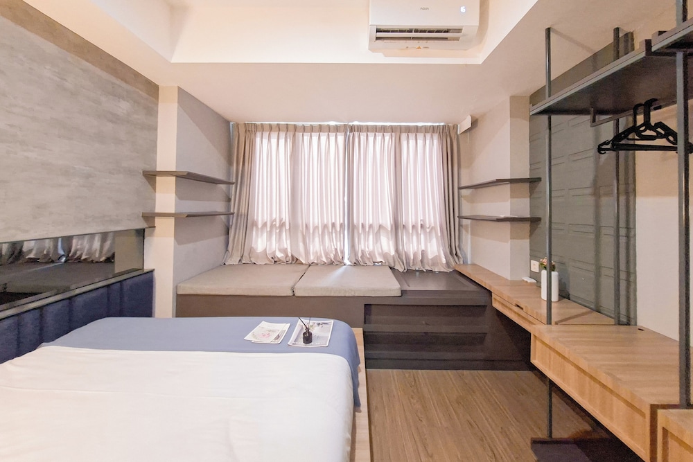 Well Furnished 1Br At Collins Boulevard Apartment