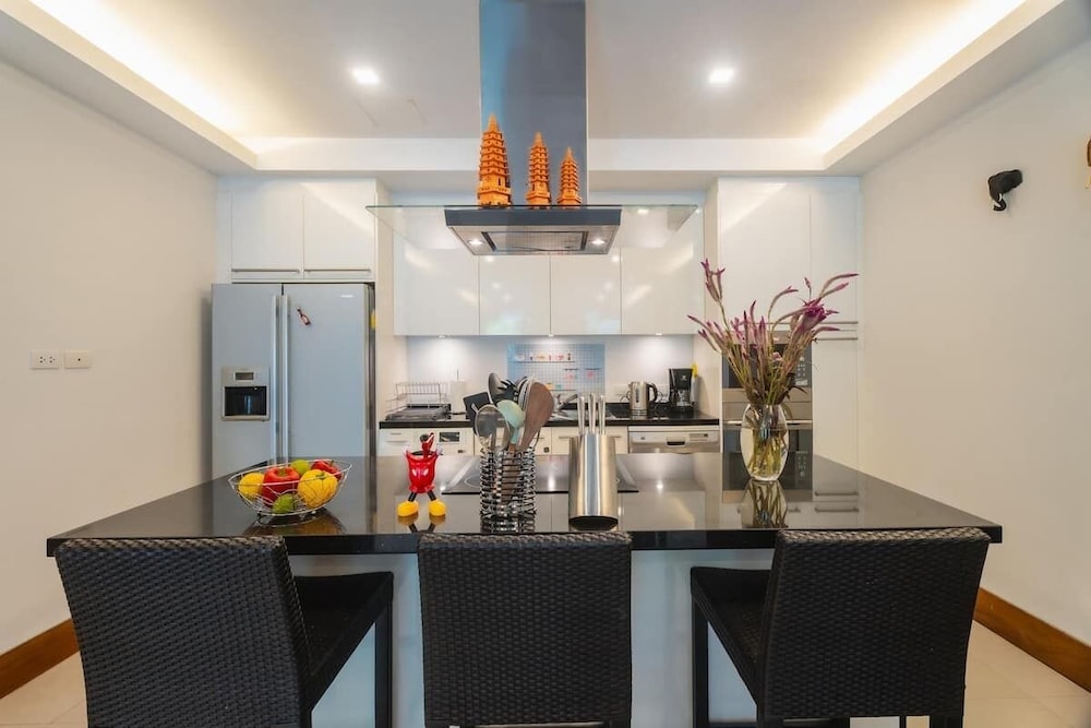Elegant Beachfront 3BR Condo at Pearl of Naithon