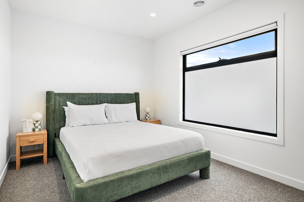 Brand-new 3-bed Townhouse in Pascoe Vale