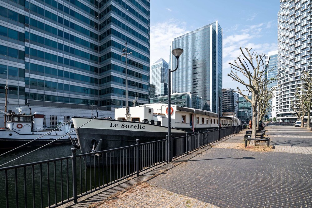 Luxury Canary Wharf House Boat Room 6