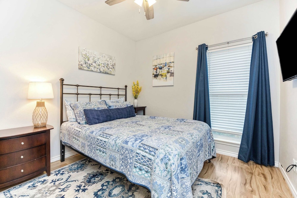 Coastal Townhouse TX Retreat!