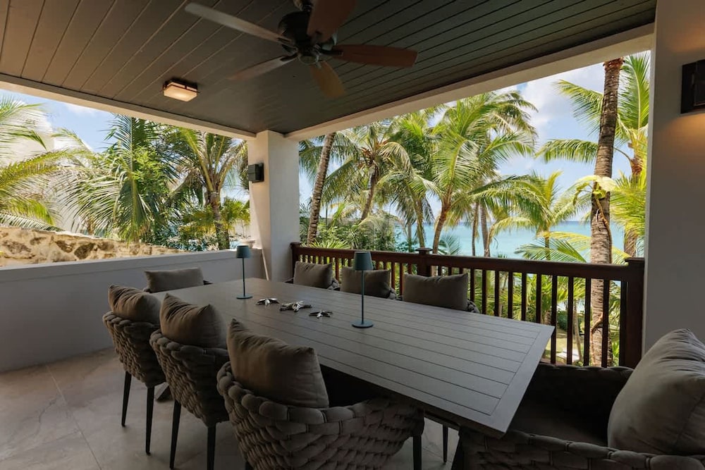 Newly Renovated Notos Cove Villa Property