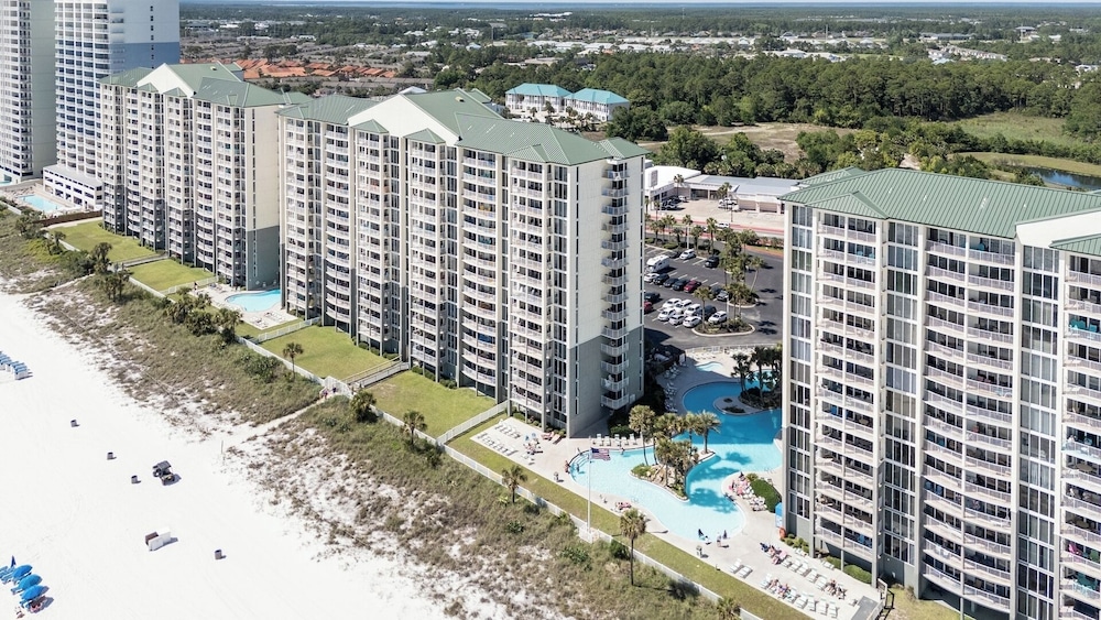 3BR Gulf-front Luxury w/ Pool Bar & Spa Baths