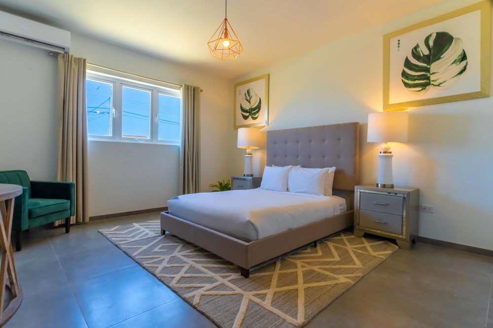 Grand Modern Villa 6-bedroom! Brand New! Heated Jacuzzi! view 5