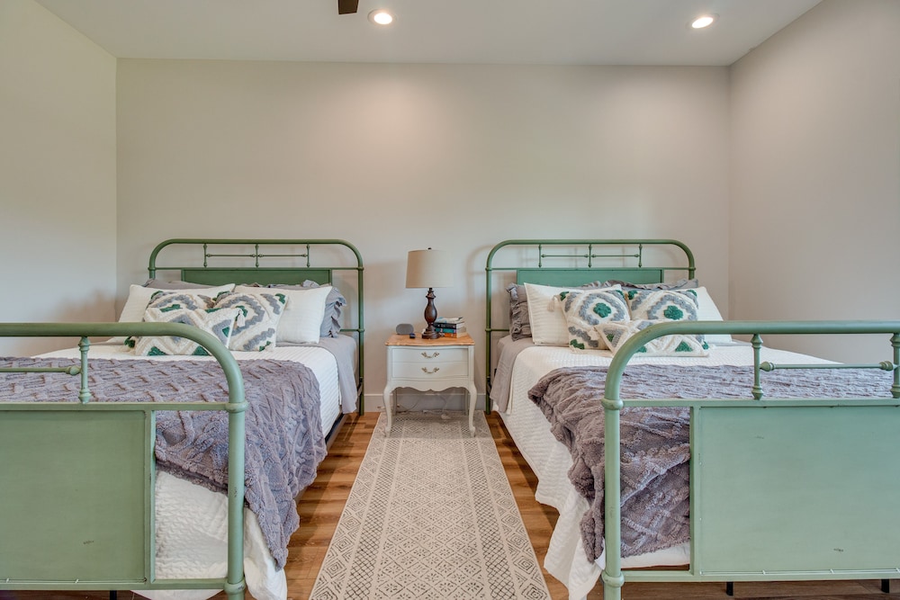 Idyllic Williamstown Retreat w/ Hot Tub & Pool! view 2