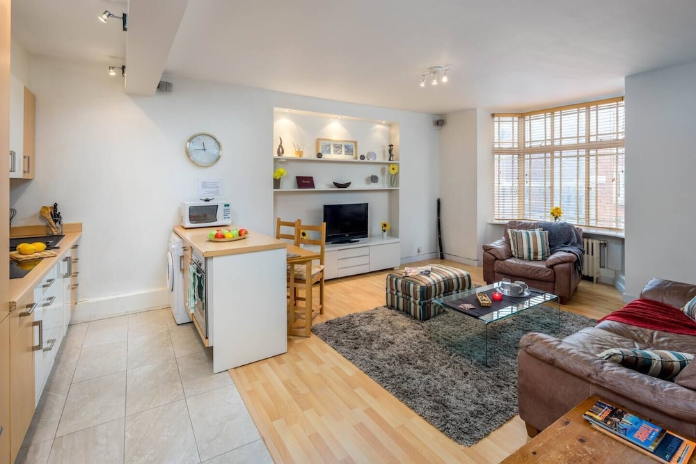 JOIVY 2-bed flat near Notting Hill
