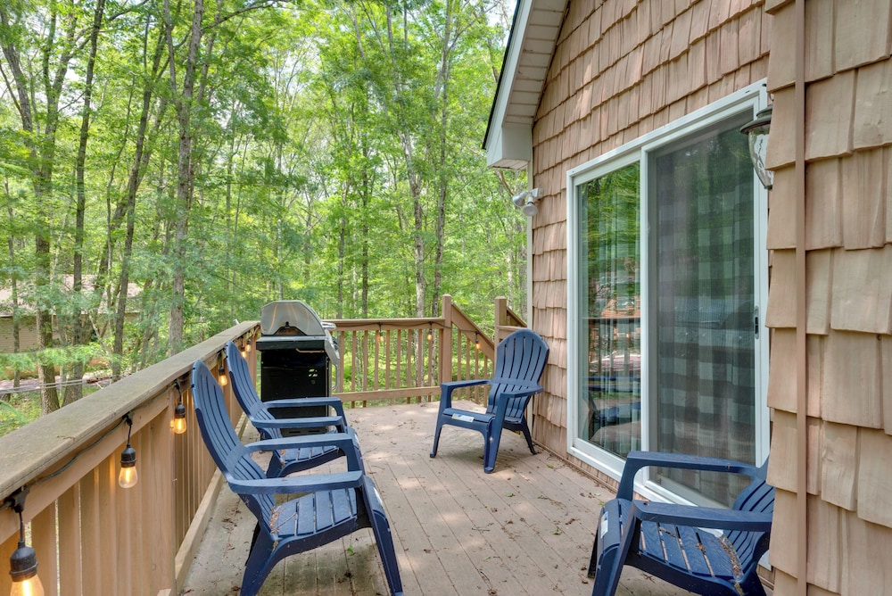 Game Room + Lake Access: Albrightsville Escape