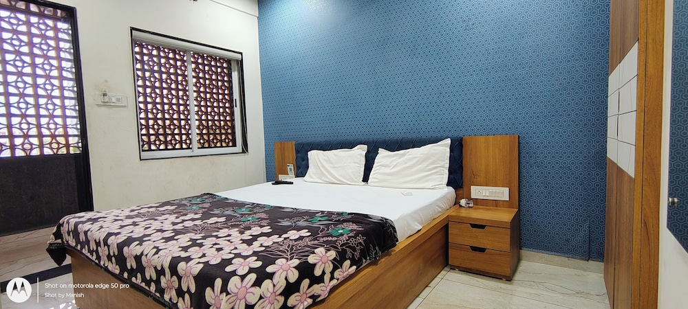 HOTEL CENTER POINT GUEST HOUSE