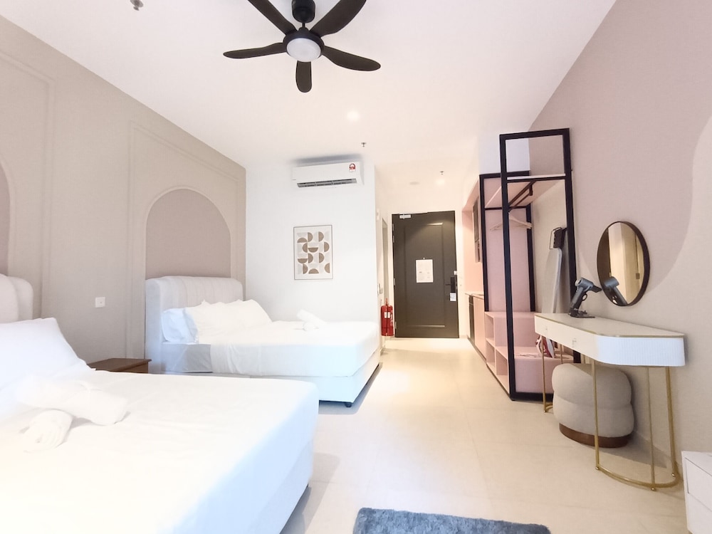 The Paxtonz by Manhattan Group