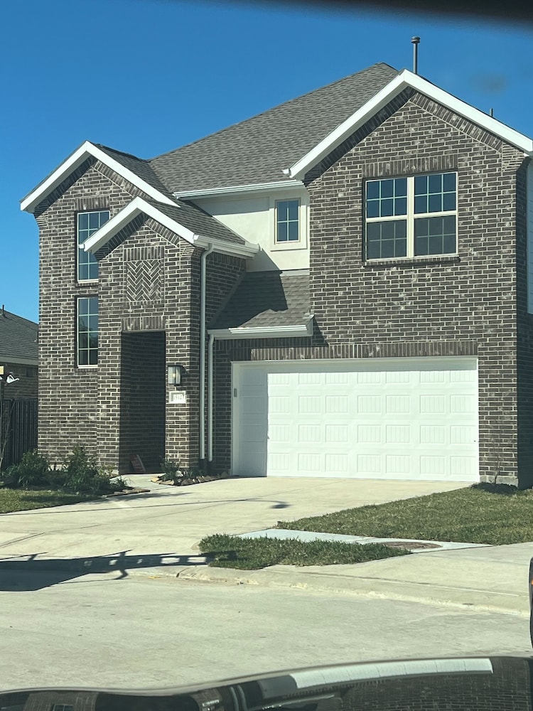 Balmoral Lakeside 5br 4ba House