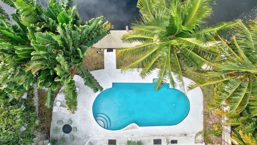 Poolside Paradise Dock & Pool!