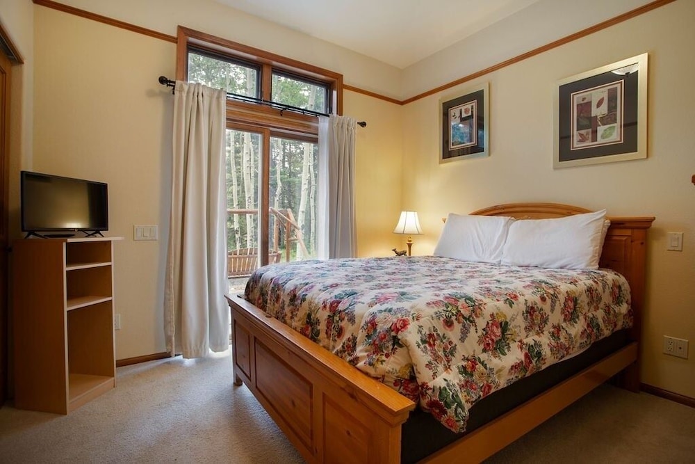 Streamside Lane 4 Bedroom Home