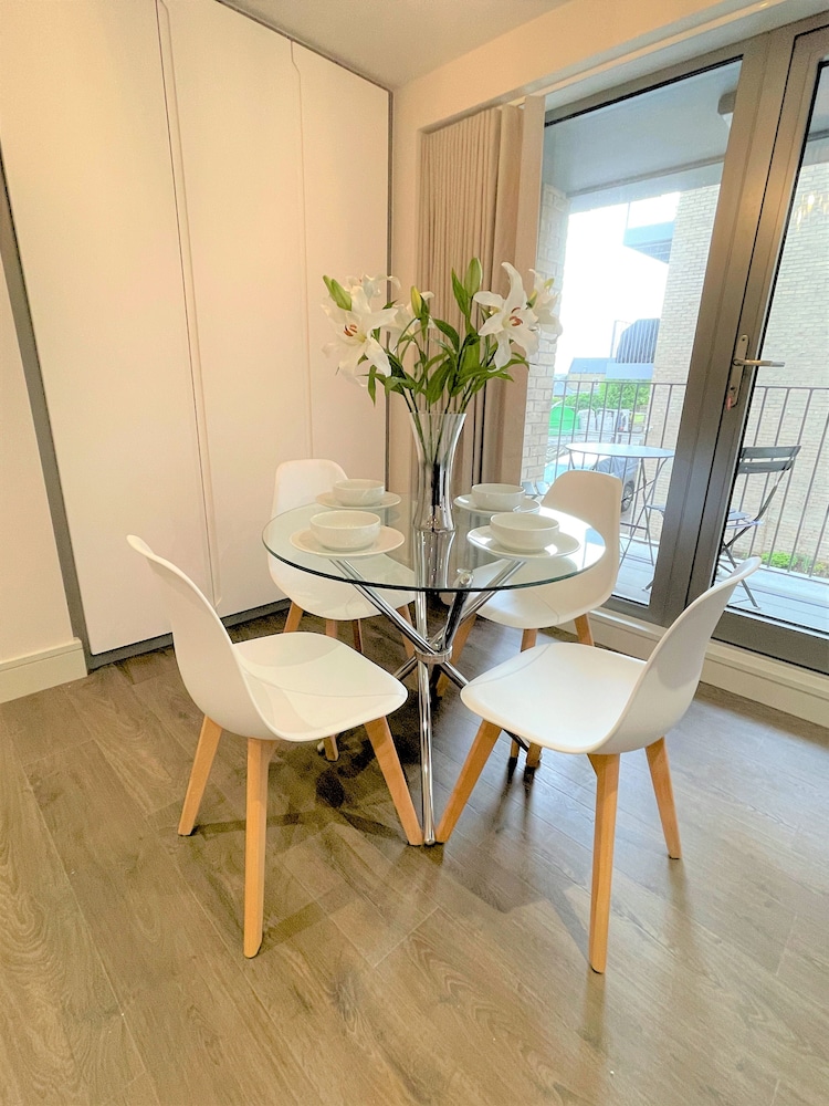 Spectacular 2BR Apartment with Parking view 5