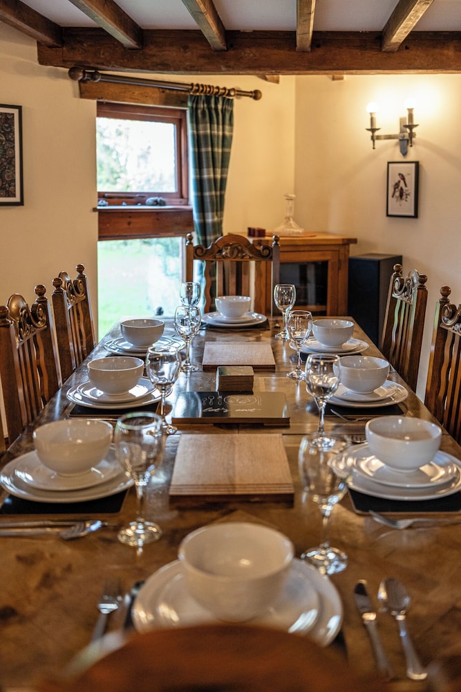 The Threshing Barn-Stunning 5 BD Retreat