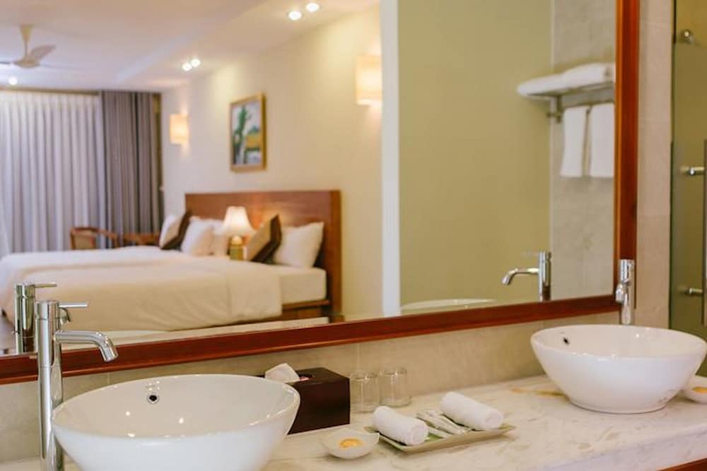 Lăng Cô Beach Resort