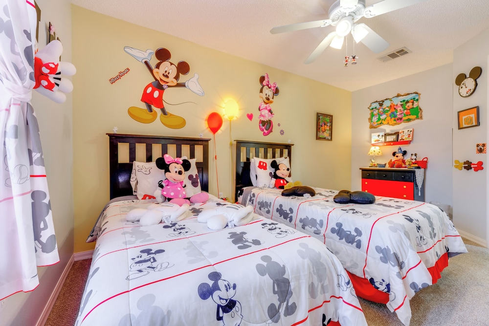 10 Mi to Disney Parks: Resort Retreat w/ Patio