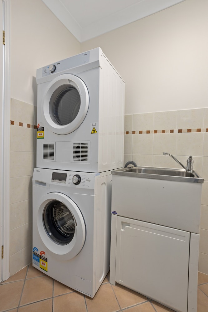 Comfy 2-bedroom Family Apartment With Free Parking
