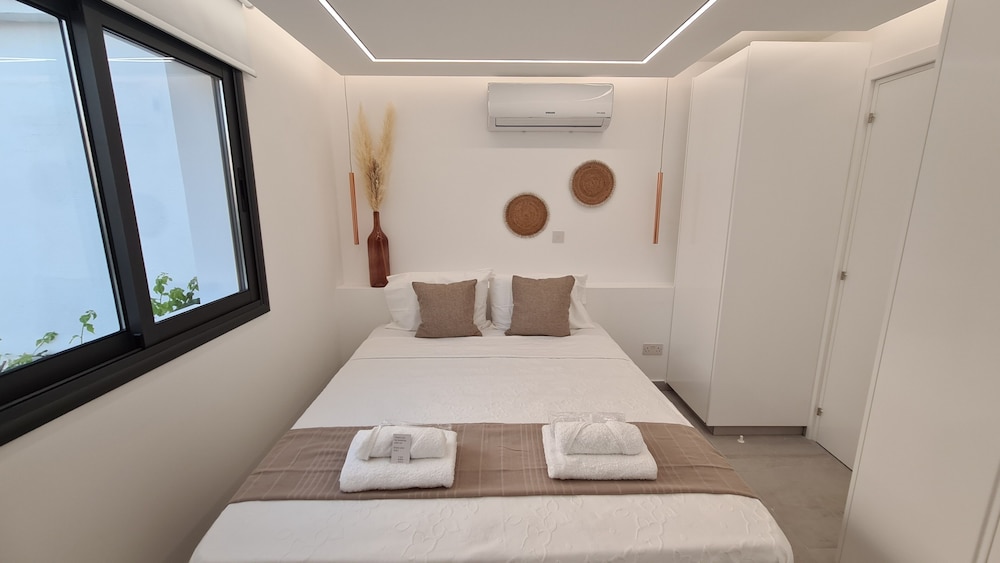 Phaedrus Living: Venus Seaview Lighthouse Villa view 4