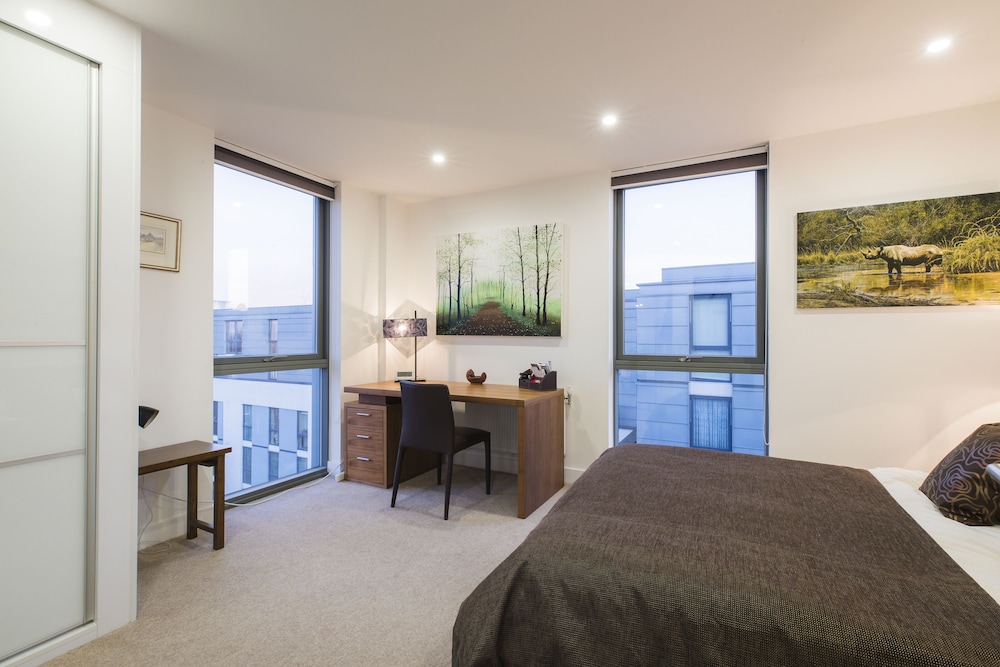 JOIVY Trendy Islington Flat for 2 with Patio