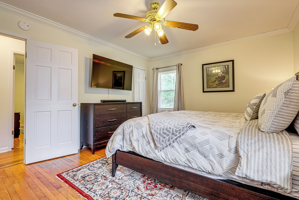 2 Mi to Fairhope Pier: Home w/ Large Yard!