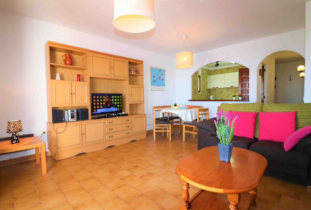 Apartment in Roses Near Waterfront & Mountains