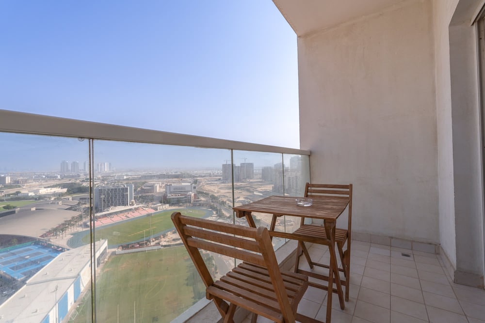 Charming Sun-filled 1-bedroom in Red Residence Dubai Sports City
